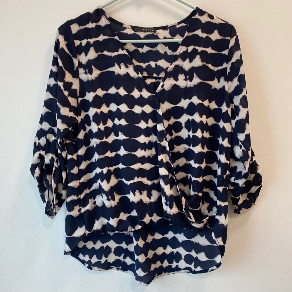 West Kei Blouse Women Small Navy Blue Abstract Wave Surplice Roll Tab Top Office